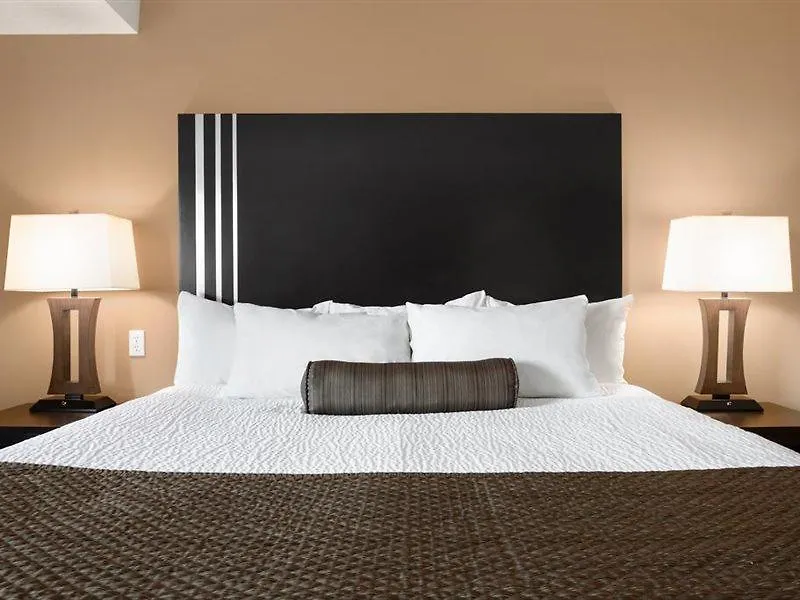 Days Inn By Wyndham Calgary Northwest Otel