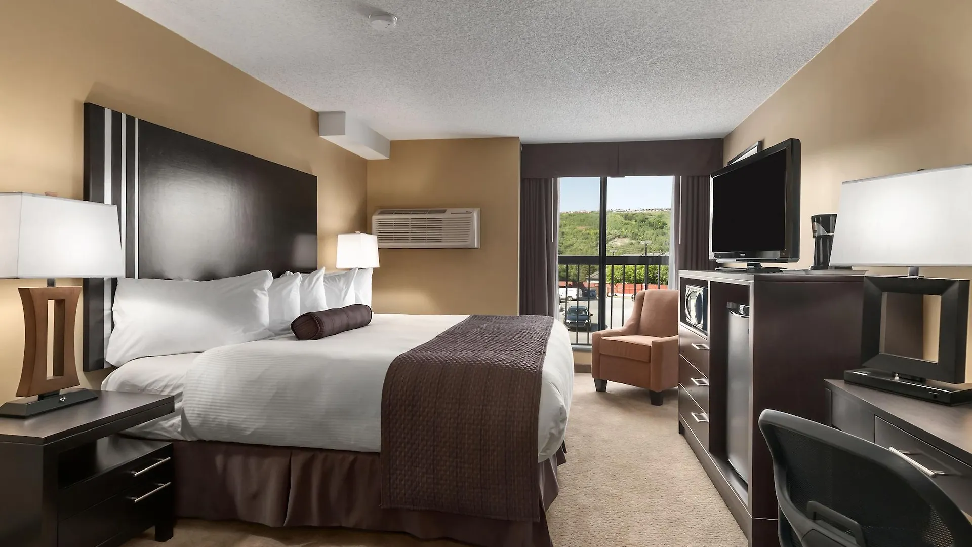 Days Inn By Wyndham Calgary Northwest