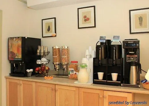Days Inn By Wyndham Calgary Northwest