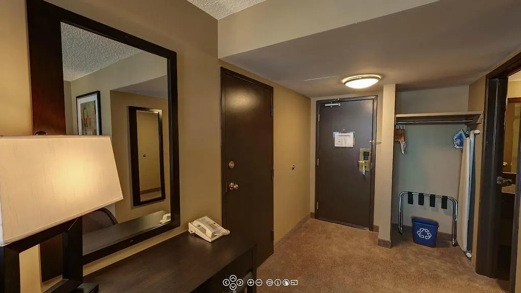 Days Inn By Wyndham Calgary Northwest Otel