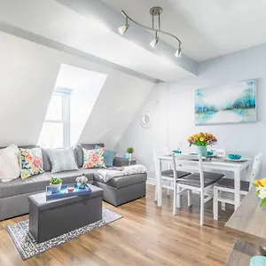 https://newly-renovated-modern-1br-with-rooftop-terrace.ottawa-hotel.net