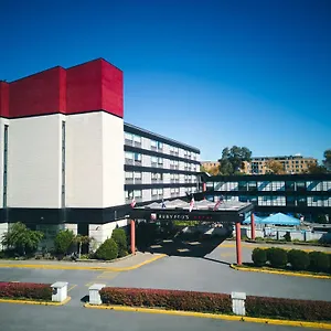 **** Hotel Ruby Foo's Canada