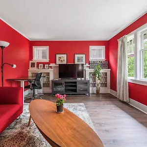 https://charming-garden-retreat-in-prime-van-location.richmond-hotels.com