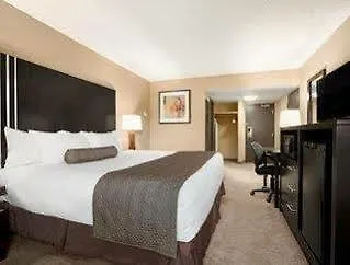 Days Inn By Wyndham Calgary Northwest Hotel