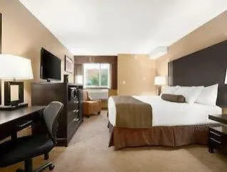 Days Inn By Wyndham Calgary Northwest